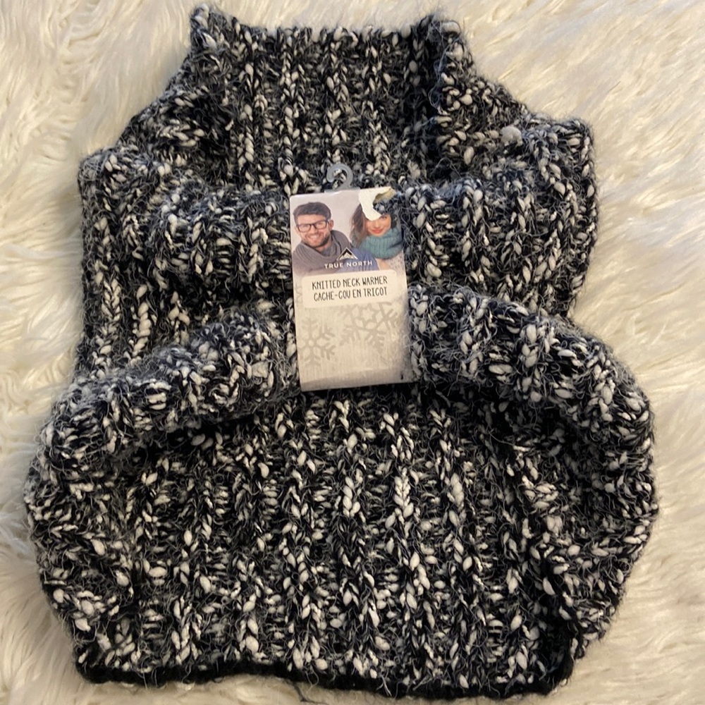 True North Infinity Scarf black and white brand new